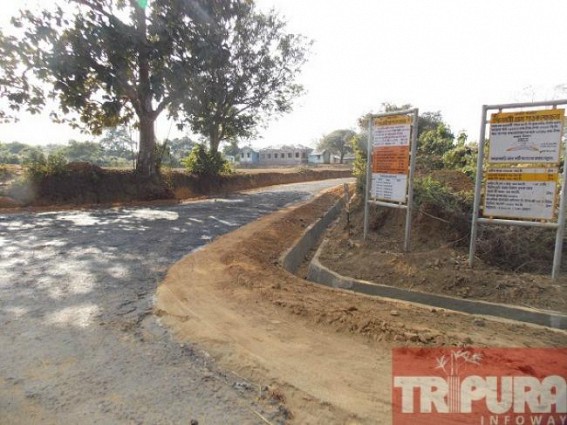 Kamalpur: Poor work of PMGSY road created resentment among people Kamalpur: Poor work of PMGSY road created resentment among people